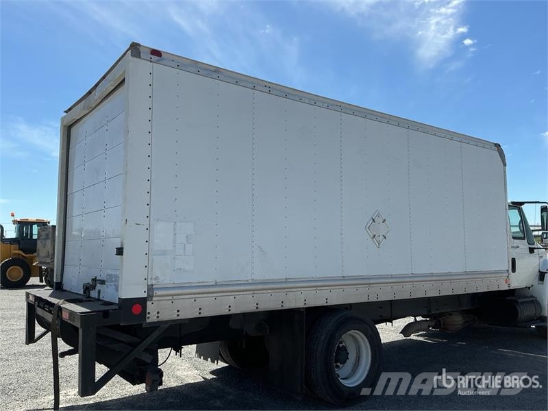 International 4400 Furgons