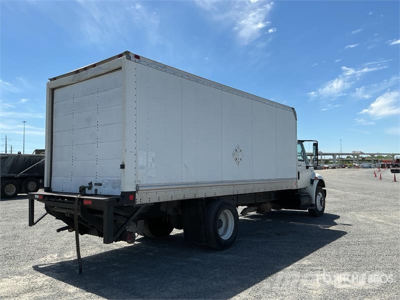 International 4400 Furgons