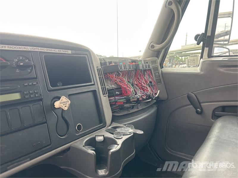 International 4400 Furgons