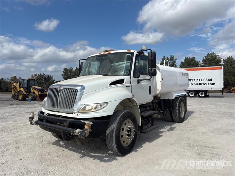 International 4400 Water tankers