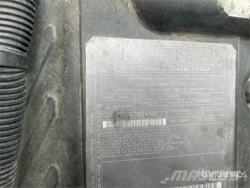 International 4400 Furgons
