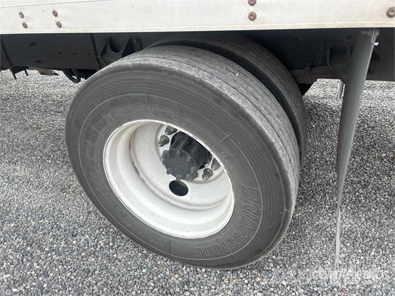 International 4400 Furgons