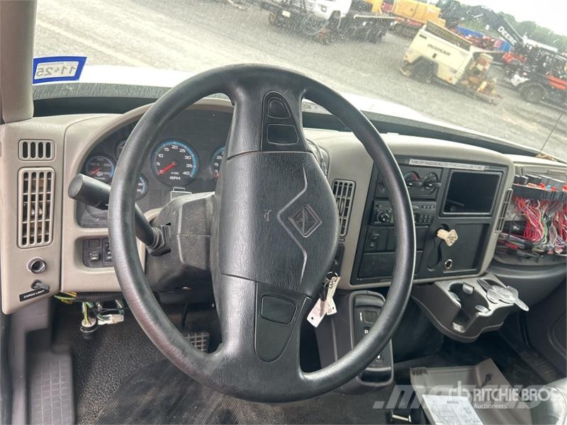 International 4400 Furgons