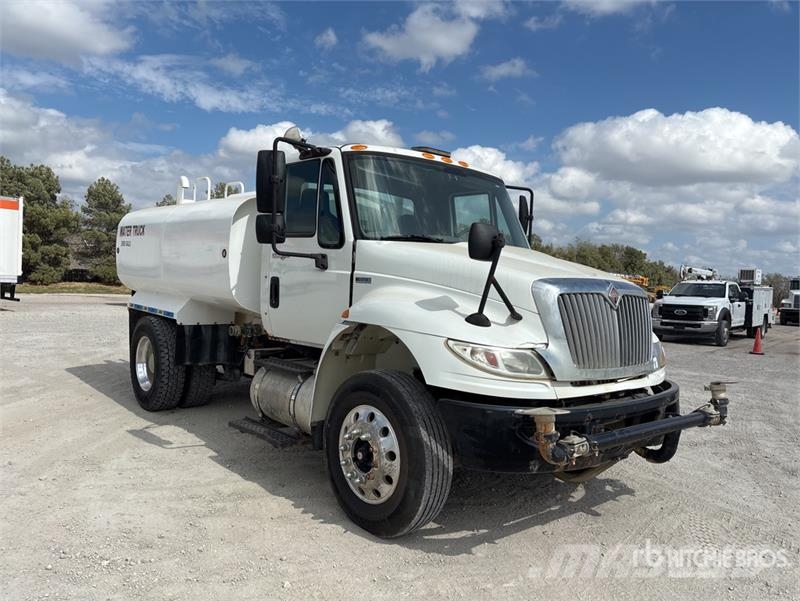International 4400 Water tankers