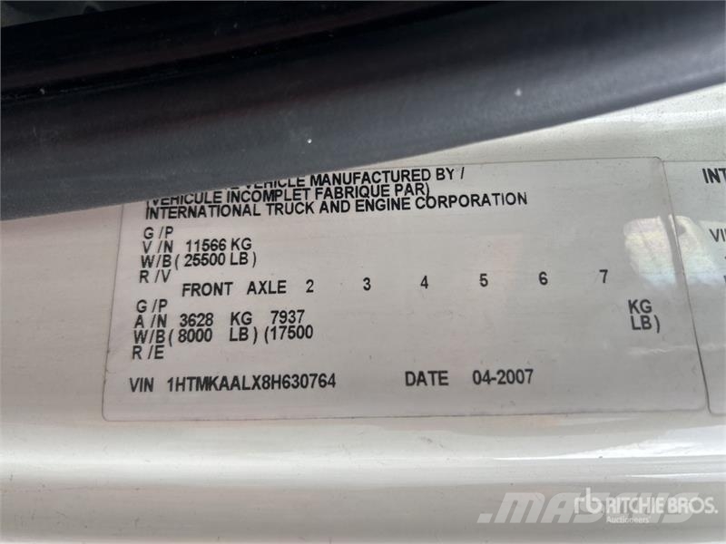 International 4400 Furgons