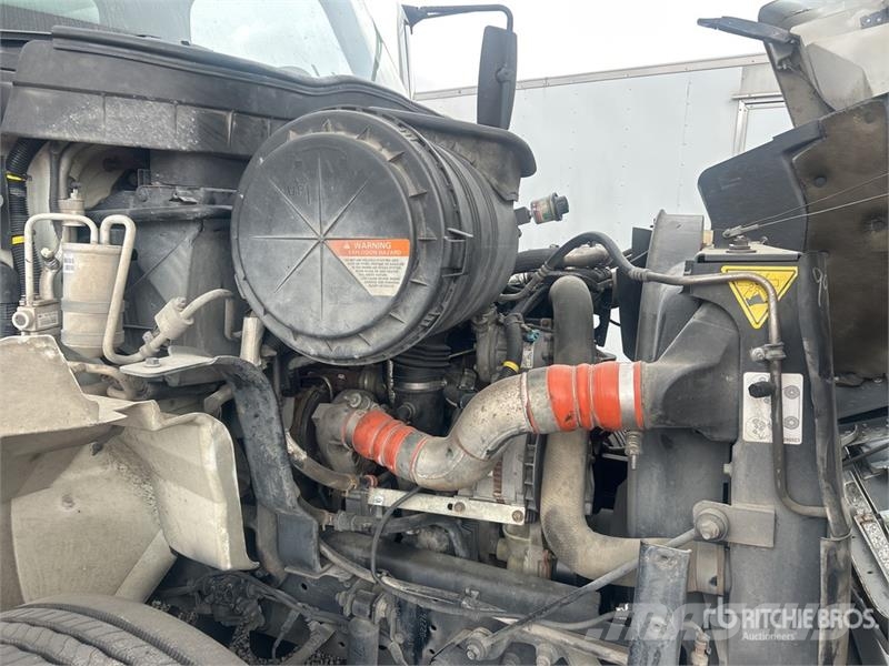 International 4400 Furgons