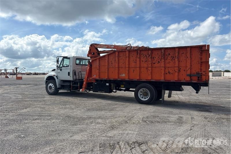 International 4400 4x2 Grapple Truck خطاطيف