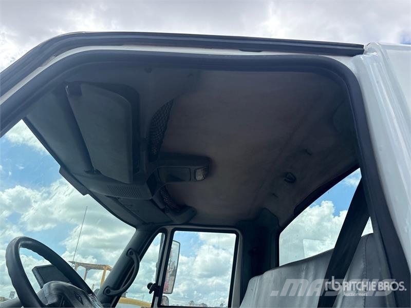 International 4400 4x2 Grapple Truck Grabulje