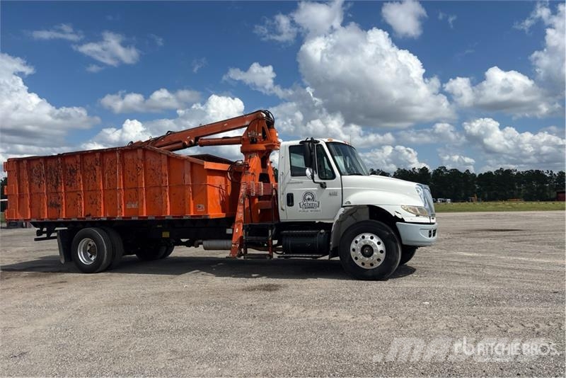 International 4400 4x2 Grapple Truck خطاطيف