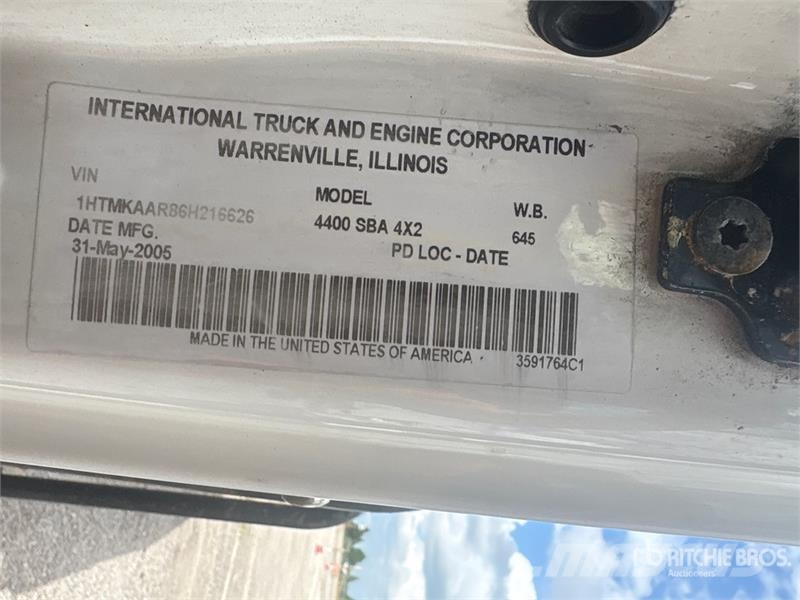 International 4400 4x2 Grapple Truck Grabulje