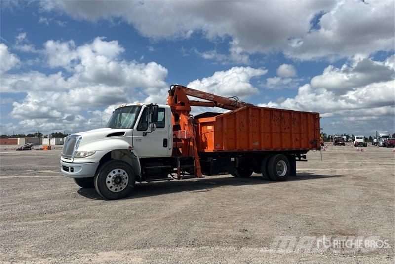 International 4400 4x2 Grapple Truck خطاطيف