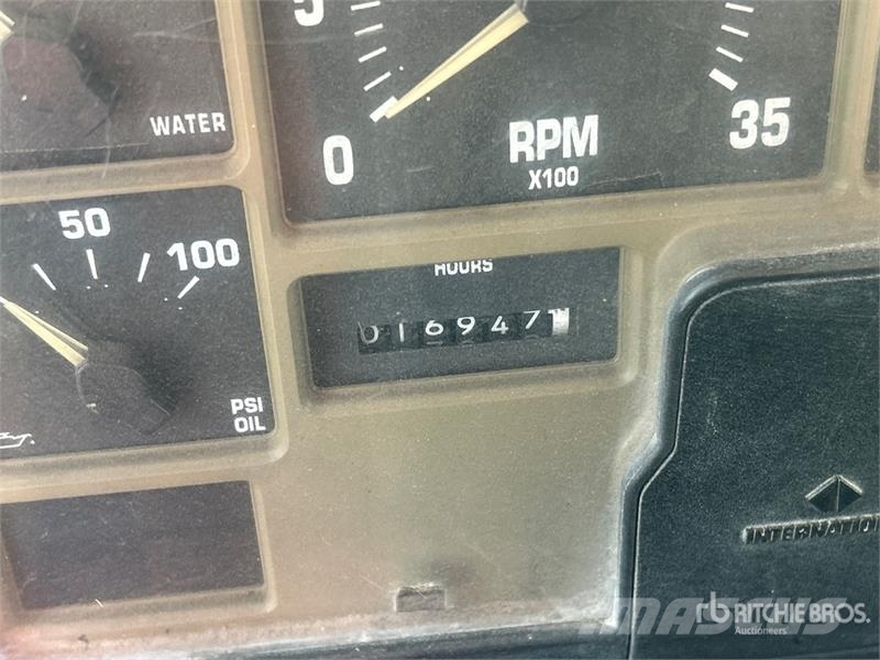 International 4700 Furgons
