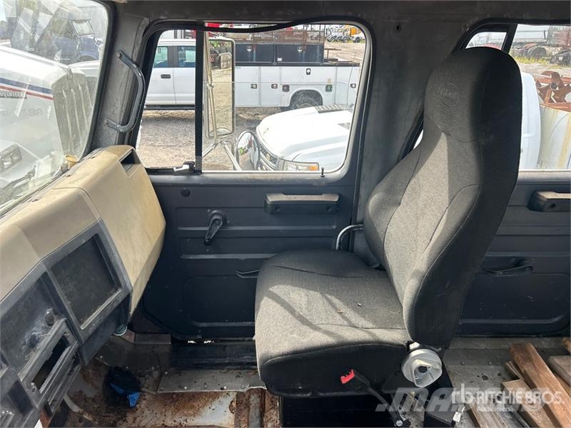 International 4700 덤프 트럭