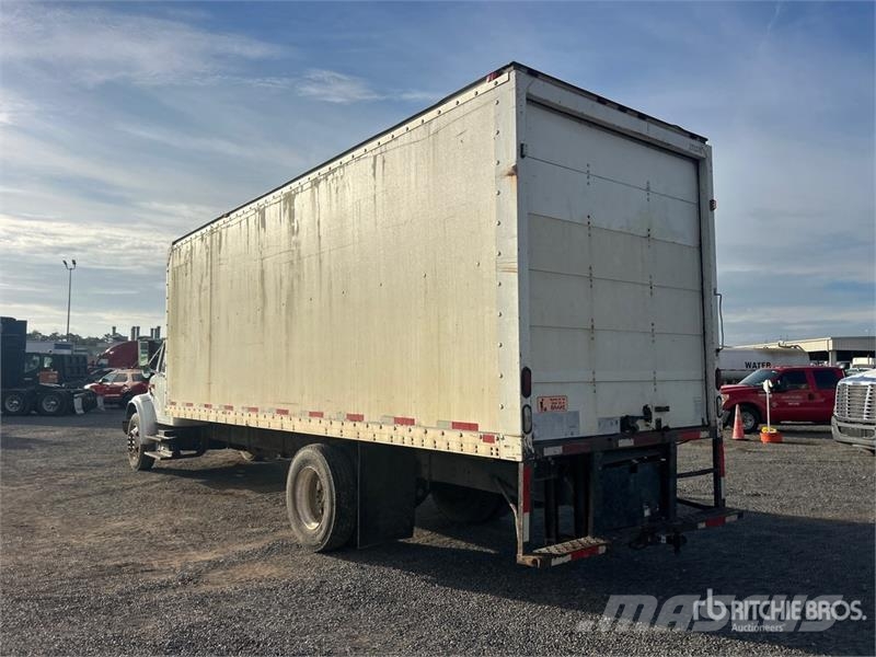 International 4700 Furgons