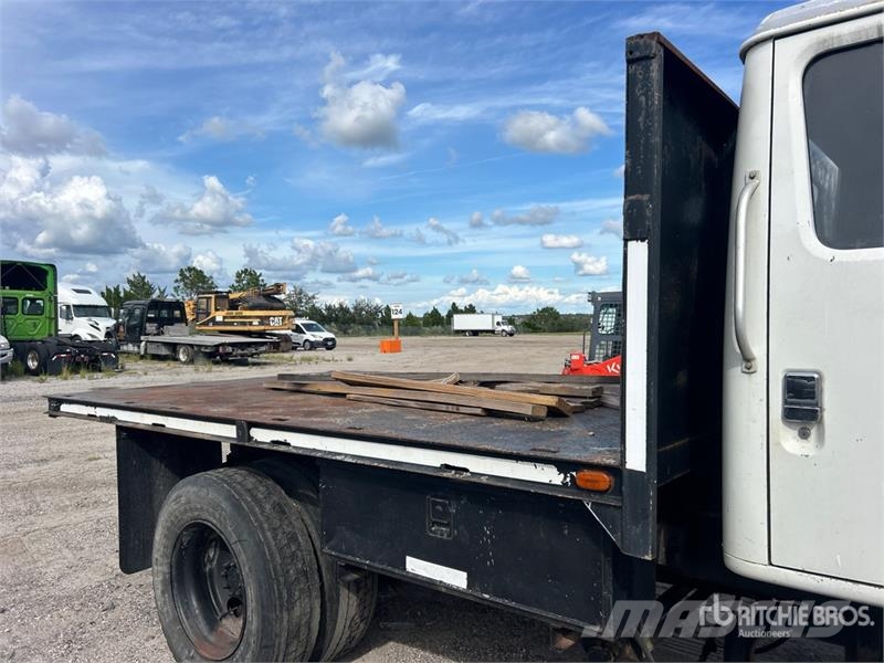 International 4700 덤프 트럭