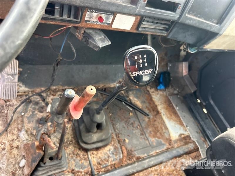 International 4700 덤프 트럭