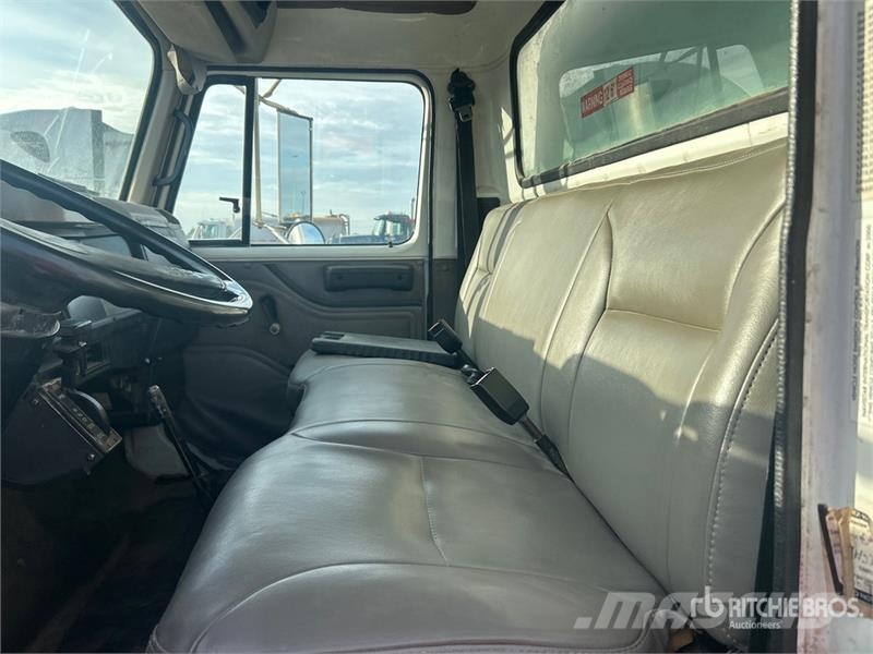 International 4700 Furgons