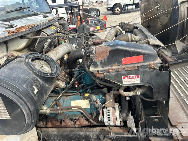 International 4700 덤프 트럭