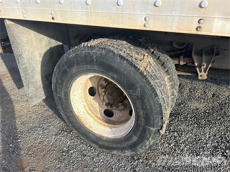 International 4700 Furgons