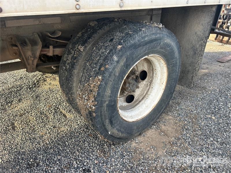 International 4700 Furgons