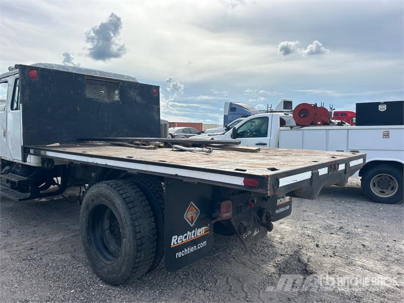 International 4700 덤프 트럭