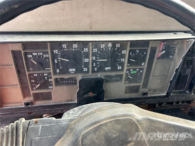 International 4700 덤프 트럭