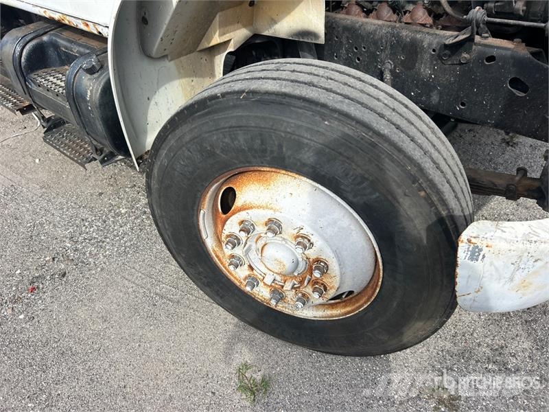 International 4700 덤프 트럭