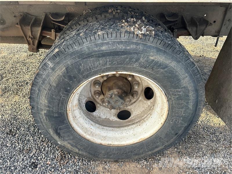 International 4700 Furgons