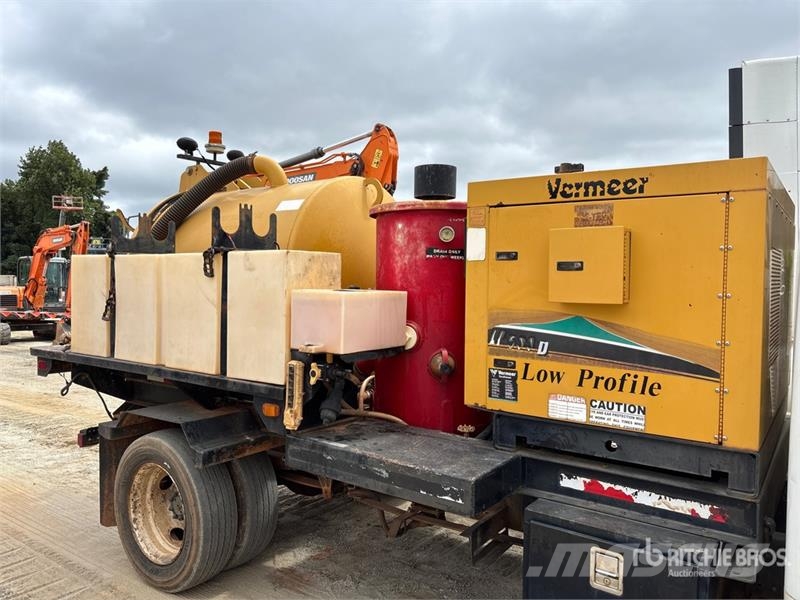International 4700 Commercial vehicle