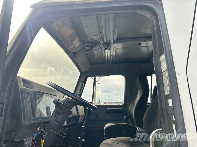 International 4700 덤프 트럭