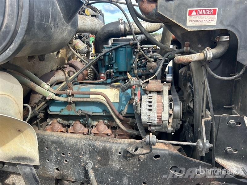 International 4700 덤프 트럭