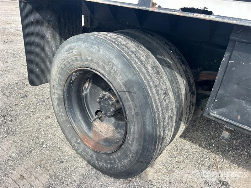International 4700 덤프 트럭