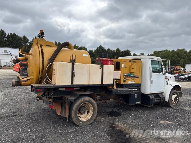 International 4700 Commercial vehicle