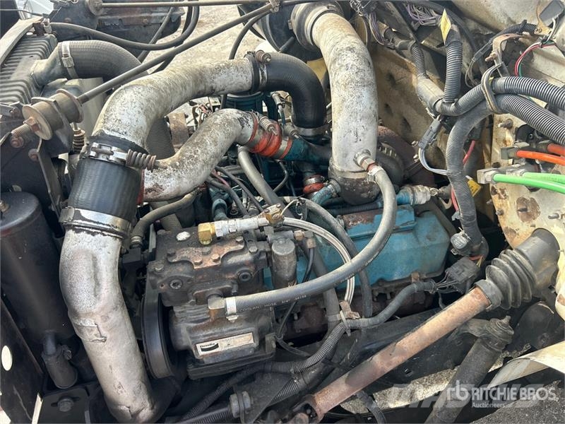 International 4700 덤프 트럭