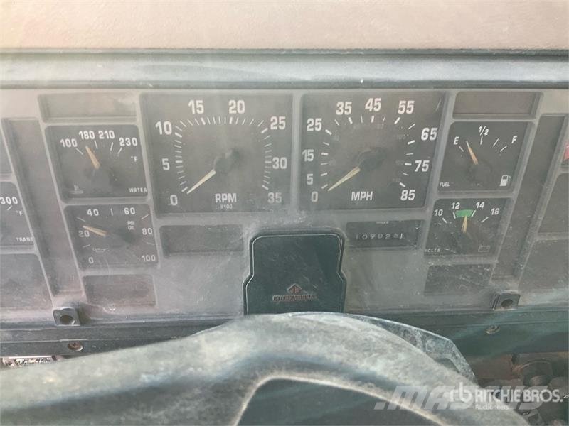 International 4900 Cabinas