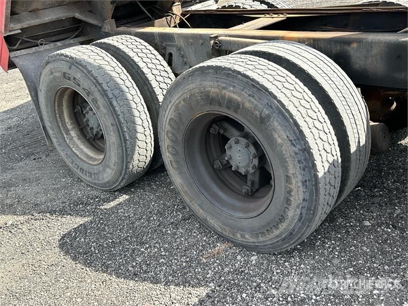 International 4900 شاحنات قلابة