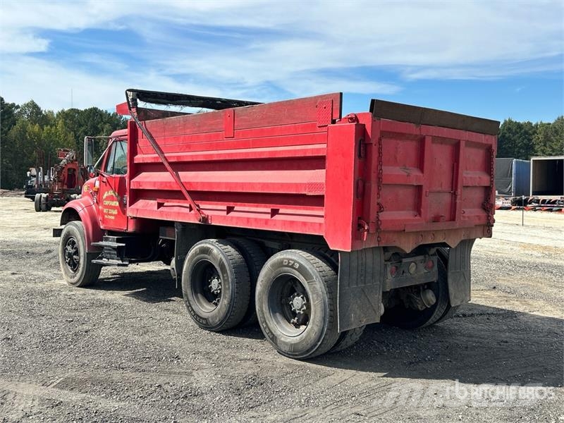 International 4900 شاحنات قلابة