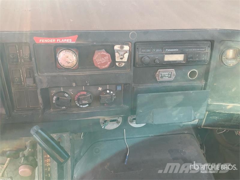 International 4900 Cabinas