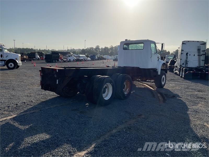International 4900 Cabinas
