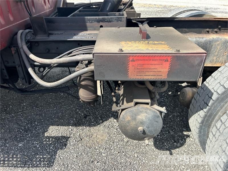 International 4900 شاحنات قلابة