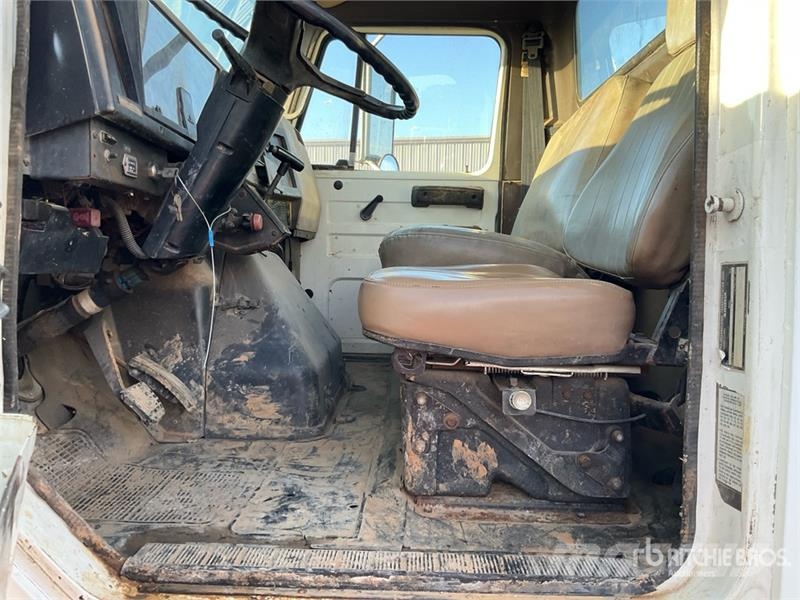 International 4900 Cabinas