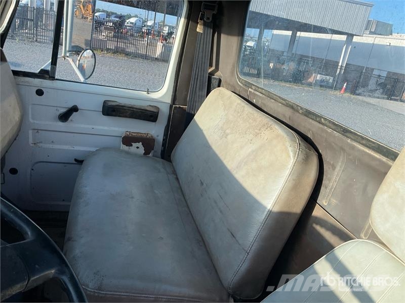 International 4900 Cabinas