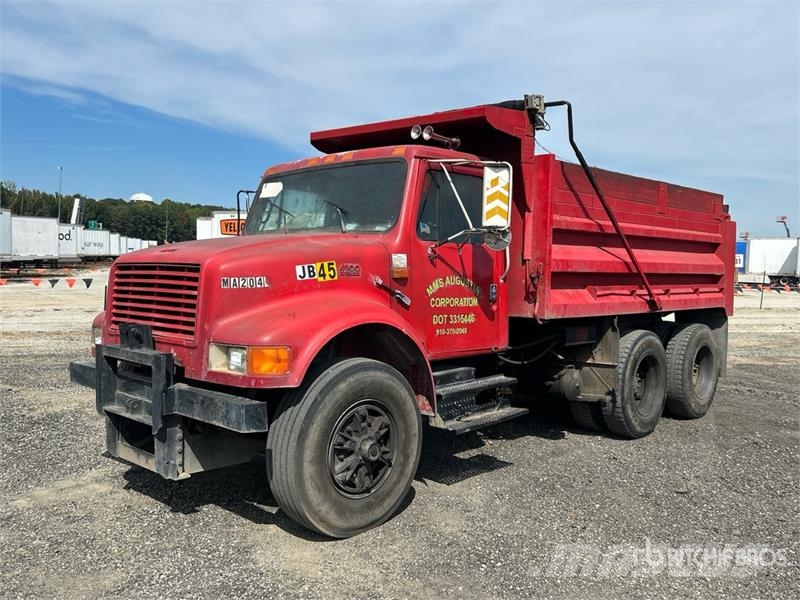 International 4900 شاحنات قلابة
