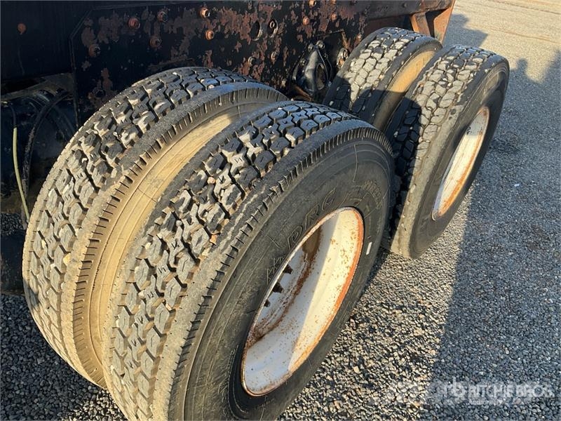International 4900 Cabinas