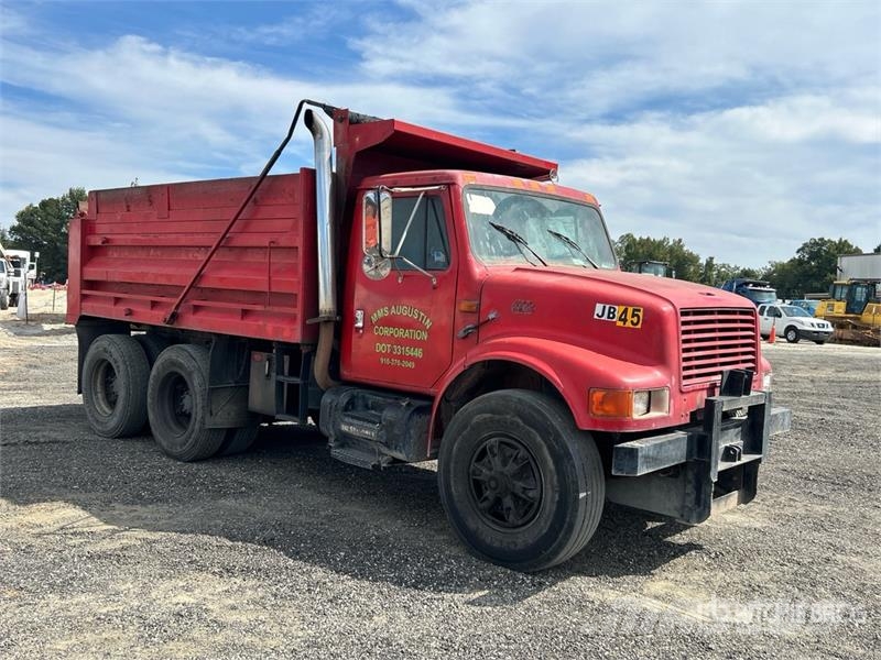 International 4900 شاحنات قلابة