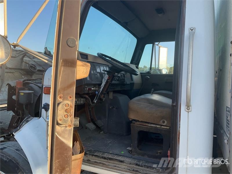 International 4900 Skriňová nadstavba