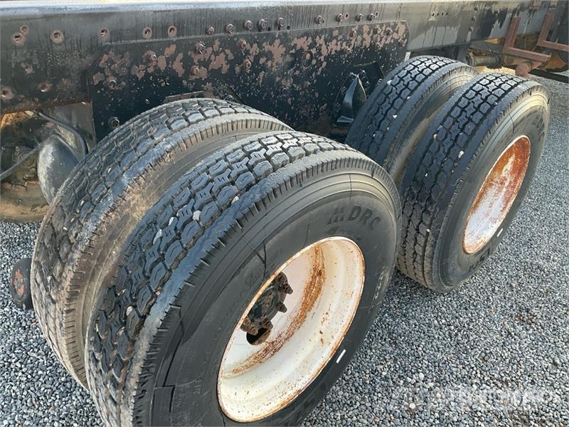 International 4900 Cabinas