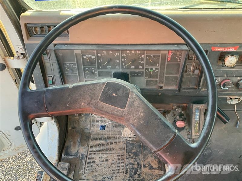 International 4900 Cabinas