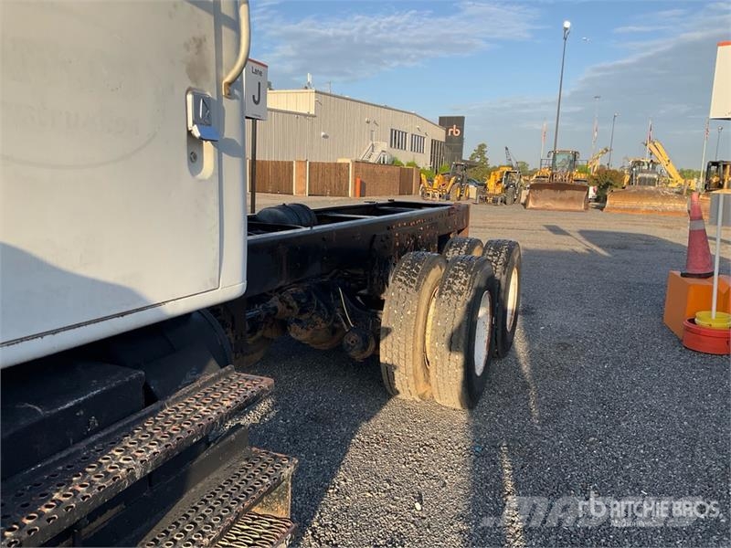 International 4900 Cabinas