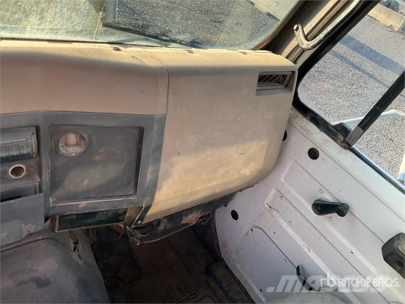 International 4900 Cabinas
